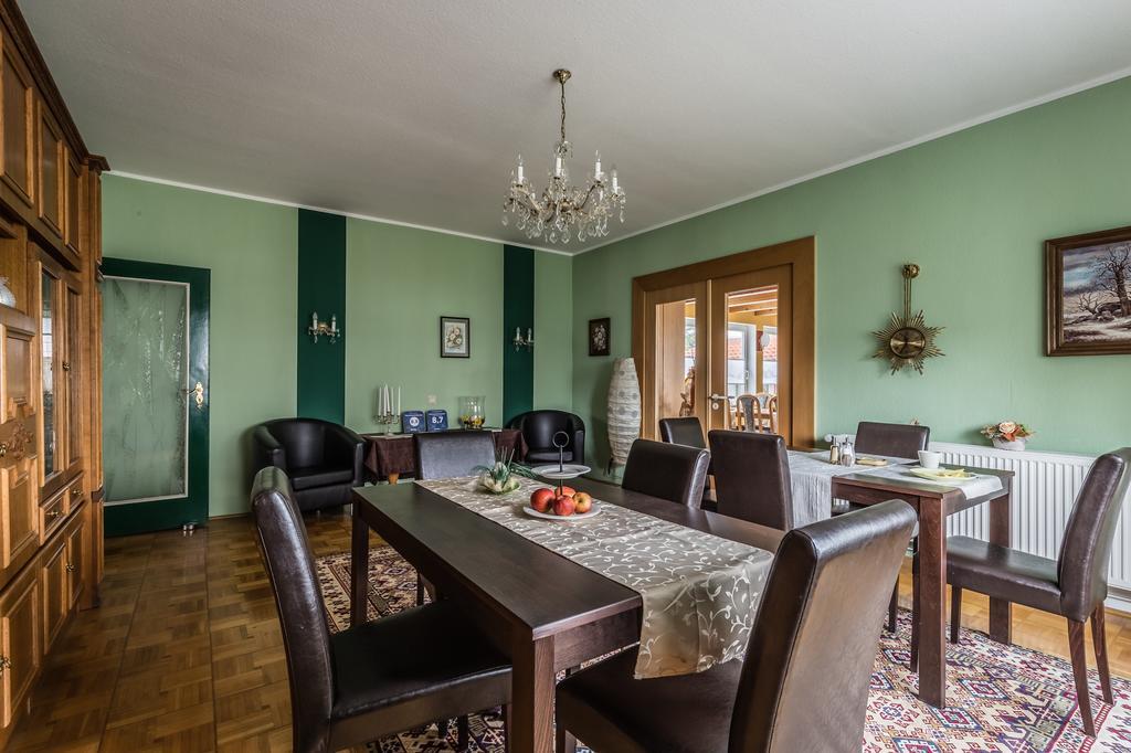 Hotel-Pension Am Rosarium Зангерхаузен Екстериор снимка
